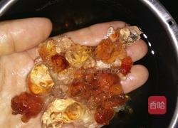 桃胶红枣银耳莲子羹的做法图解2