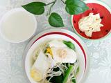 儿童早餐鸡蛋面豆浆水果沙拉