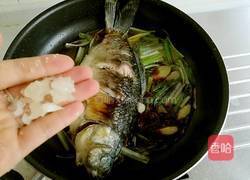 葱烧鲫鱼的做法图解13