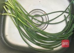蒜苔炒腊肉的做法图解2