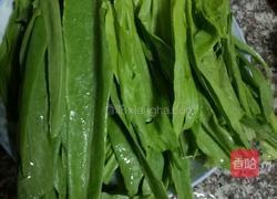 罐头鲮鱼炒麦菜的做法图解1