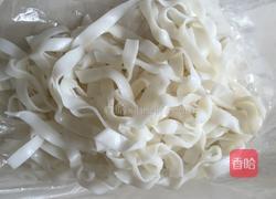 香菇瘦肉炒河粉的做法图解1