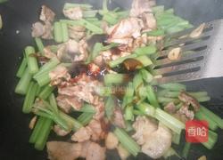 芹菜炒肉的做法图解10