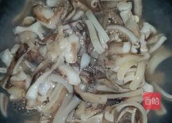 韭菜炒鱿鱼的做法图解1