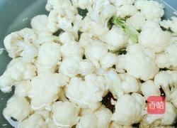 家常肉烧花菜的做法图解1