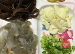 芦笋烩虾仁的做法图解1