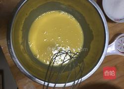 酸奶戚风蛋糕的做法图解3