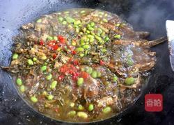 雪菜笋丝毛豆米烧杂鱼的做法图解4