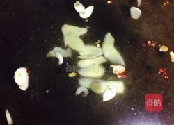 山药玉米炖肘子的做法图解2