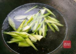 西芹百合炒腰果的做法图解6