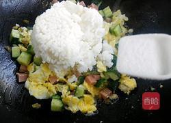 榨菜炒饭的做法图解6