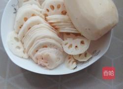 凉拌莲藕（家常菜）的做法图解1