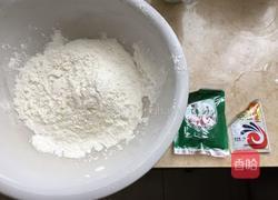 小葫芦馒头的做法图解1