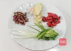 酸萝卜老鸭汤的做法图解1