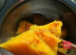 金黄芝麻南瓜饼的做法图解1