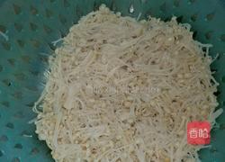 金针菇饺子的做法图解1