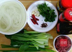 肉酱米粉的做法图解1