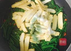 韭菜苔炒白干的做法图解10
