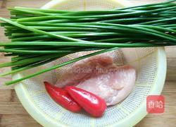 鸡丝炒韭菜苔的做法图解1
