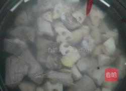 莲藕炖排骨的做法图解4