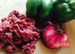 圆椒炒牛肉的做法图解1