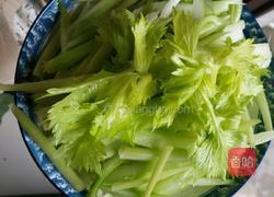 芹菜炒豆干的做法图解2