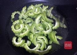 苦瓜炒肉的做法图解2