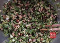 芹菜熟猪肉馅饼的做法图解1