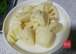 莲藕煨排骨的做法图解3