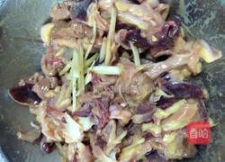 小米辣炒鸭杂的做法图解2
