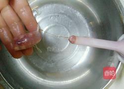 小宝爱不释手的脆脆肠的做法图解3