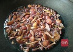 酸辣滑菇的做法图解3