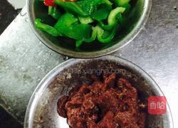 青椒炒牛肉的做法图解1