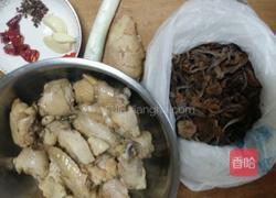 小鸡炖蘑菇的做法图解1