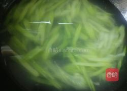 芹菜炒豆干的做法图解2