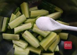 韭菜腌黄瓜的做法图解2