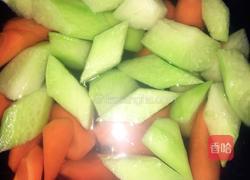 【牛肉炖萝卜】的做法图解2