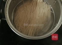番茄肉碎拌面的做法图解2