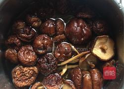 小鸡炖蘑菇的做法图解2