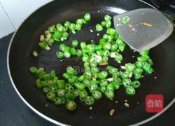 美人椒炒火腿的做法图解3