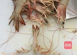 蒜蓉开边虾的做法图解1