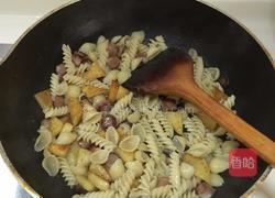 土豆香肠炒意大利面的做法图解7