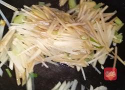 鸡蛋饼卷土豆丝儿的做法图解5