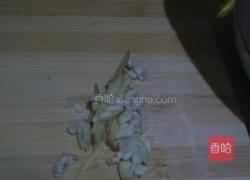酸菜炒肉的做法图解2