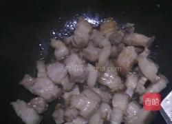 酸菜炒五花肉的做法图解4