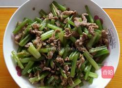 芹菜炒肉的做法图解3