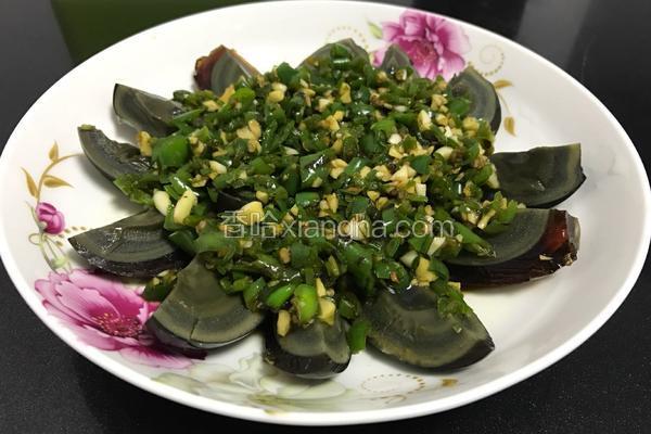 烧椒松花蛋的做法 菜谱 香哈网 烧椒松花蛋的做法 菜谱 香哈网