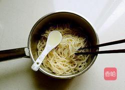 秘制酱汁炒面的做法图解5