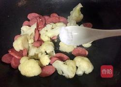 火腿肠炒花菜的做法图解5