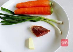 胡萝卜炒腊肉的做法图解1
